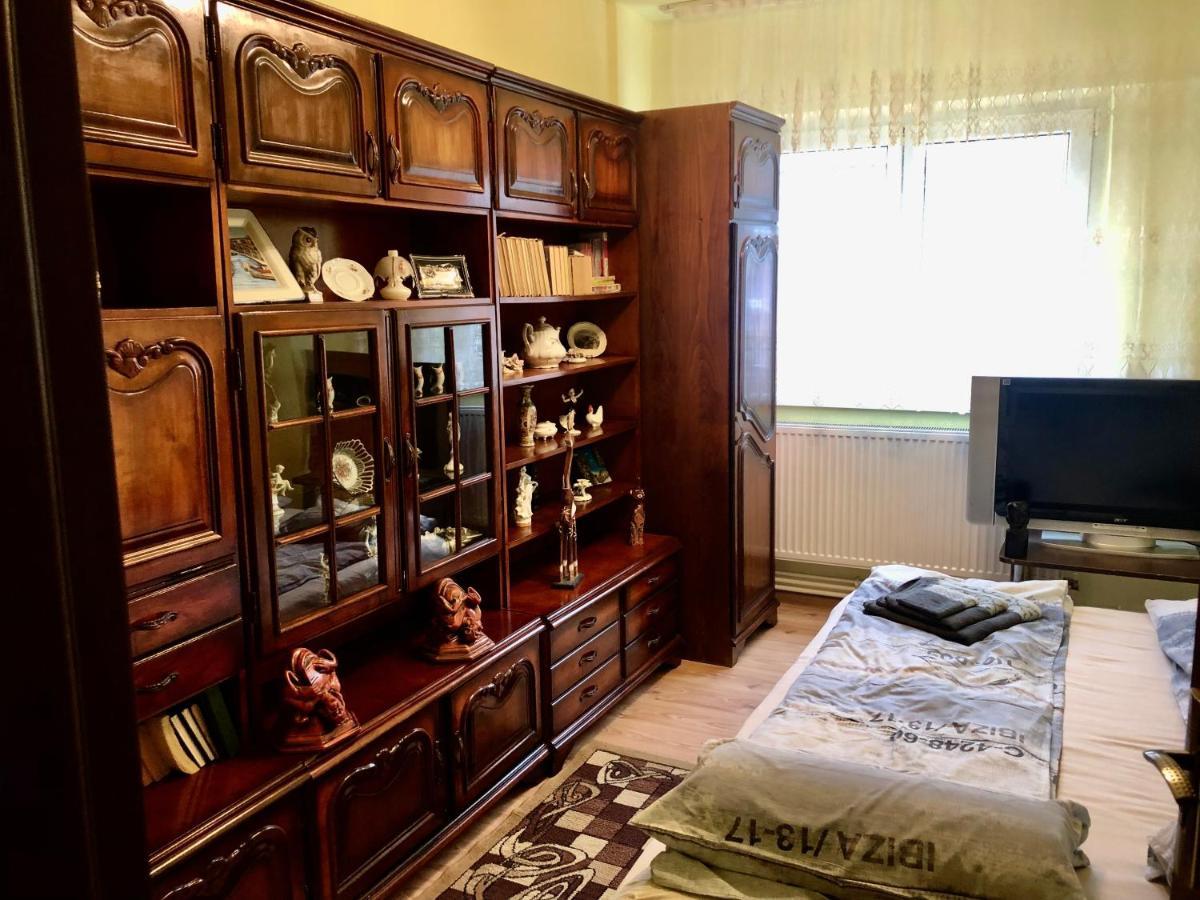 La Symo Apartament Straja Lupeni Lupeni  Экстерьер фото